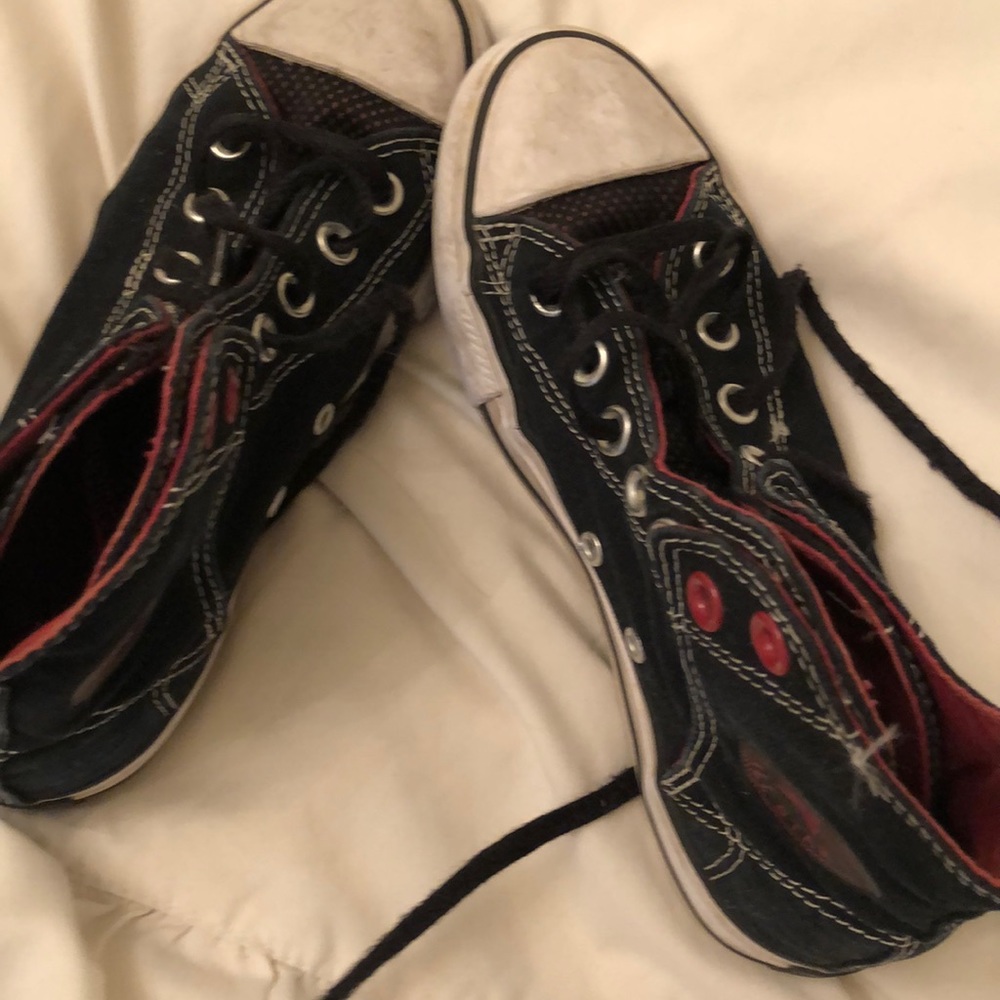 Converse size 3 kids US, 35 European
